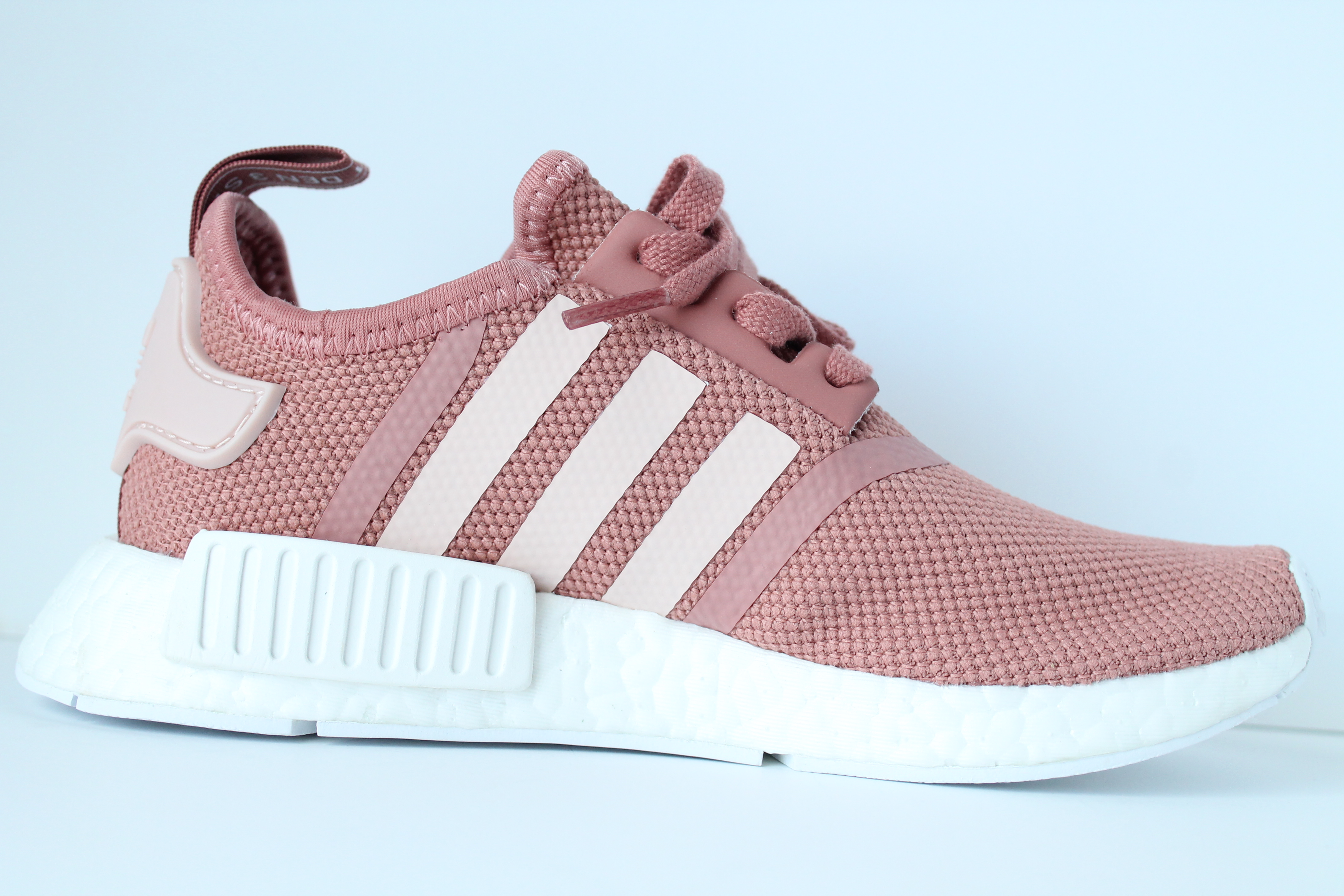 nmd r1 womens pink