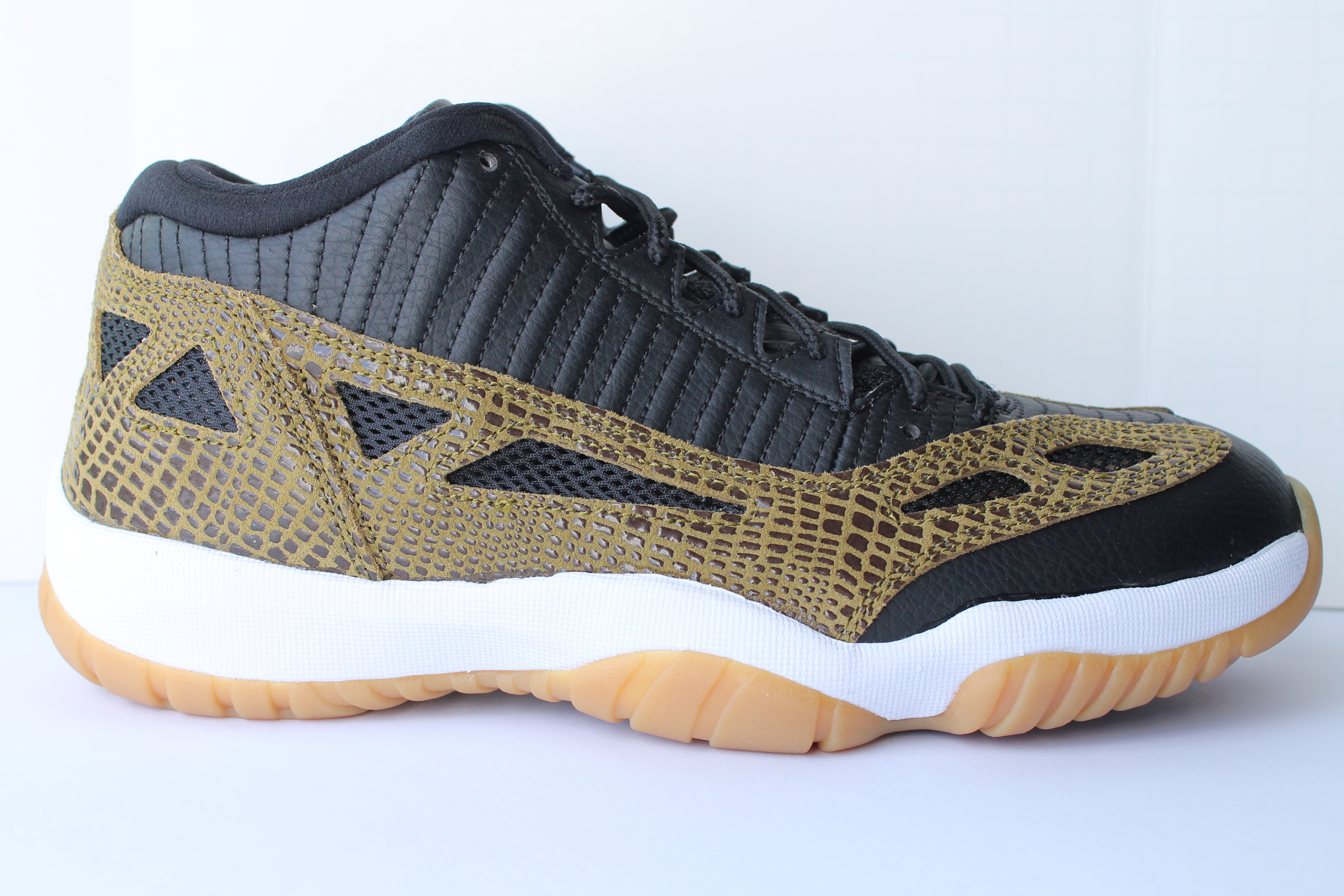 AIR JORDAN 11 RETRO LOW IE CROC