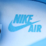 Air Jordan 1 Retro High OG UNC