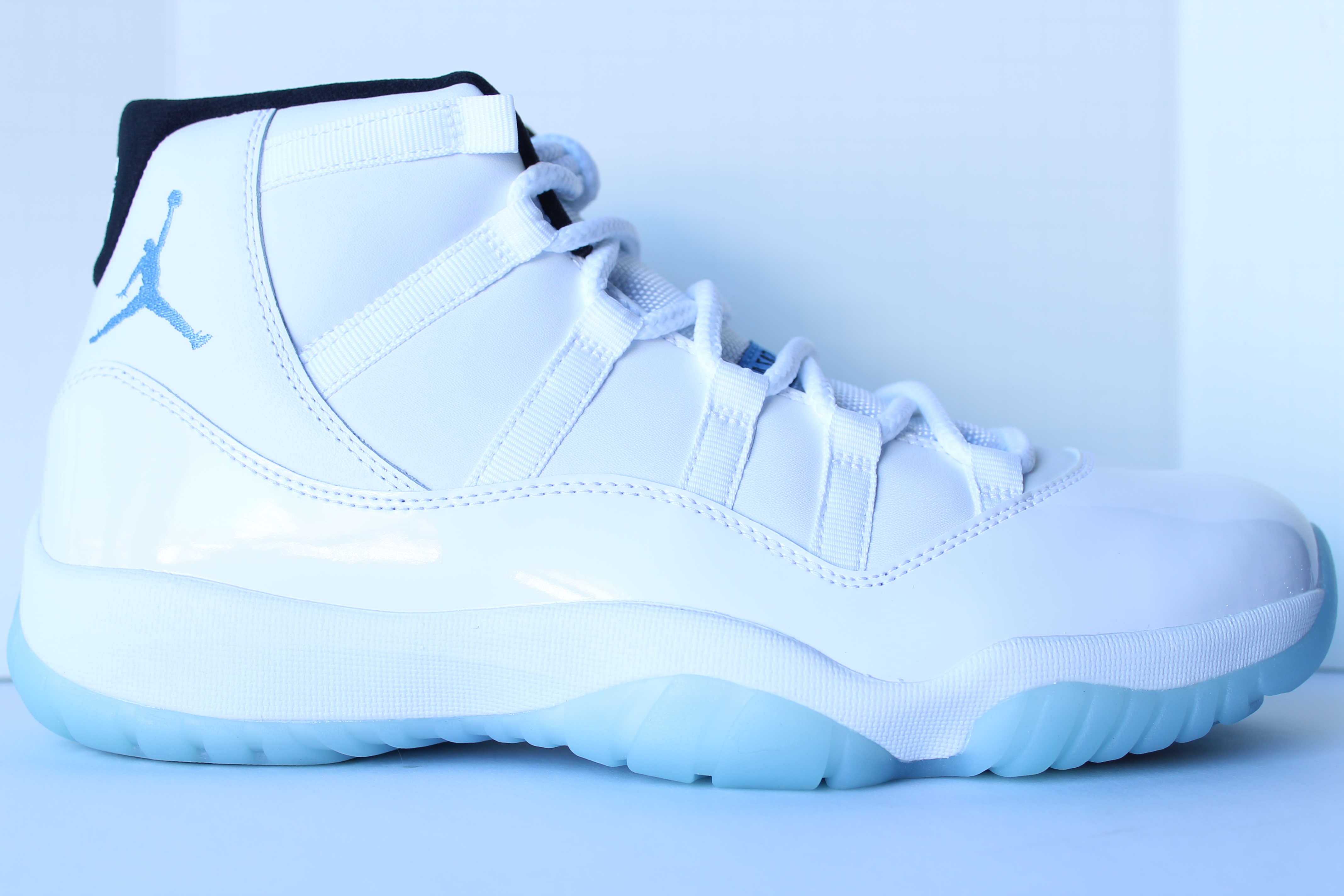 Air Jordan XI Retro - Legend Blue