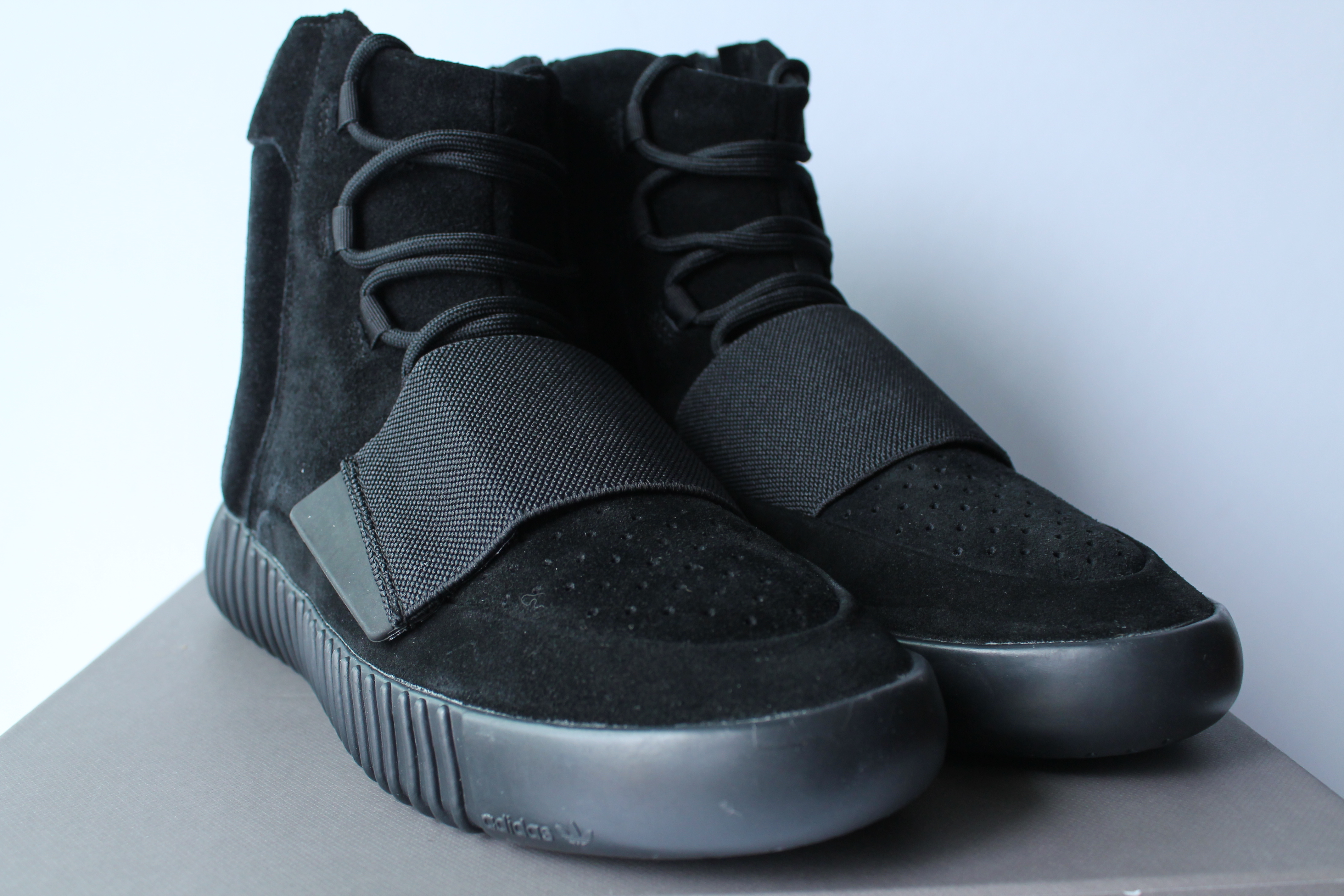 adidas yeezy 750 pirate black