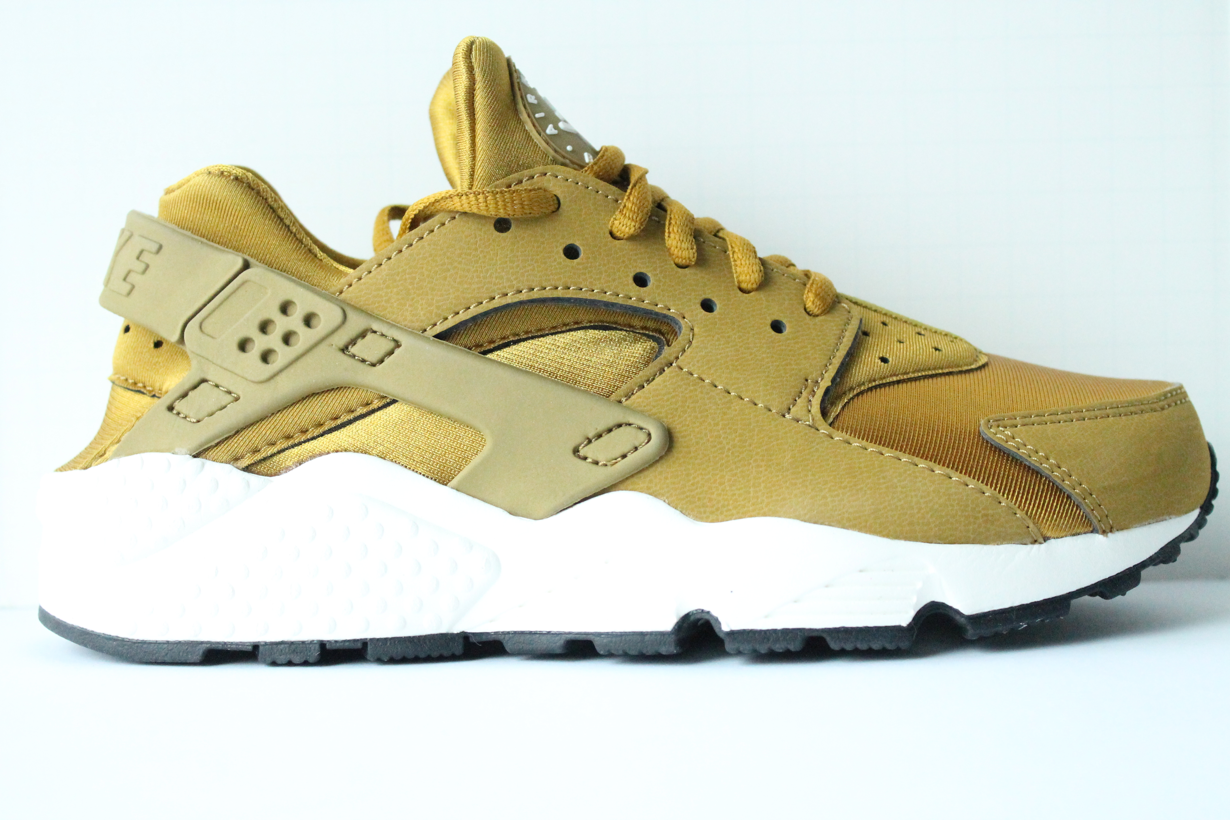 Nike Air Huarache Run Bronzine Womens