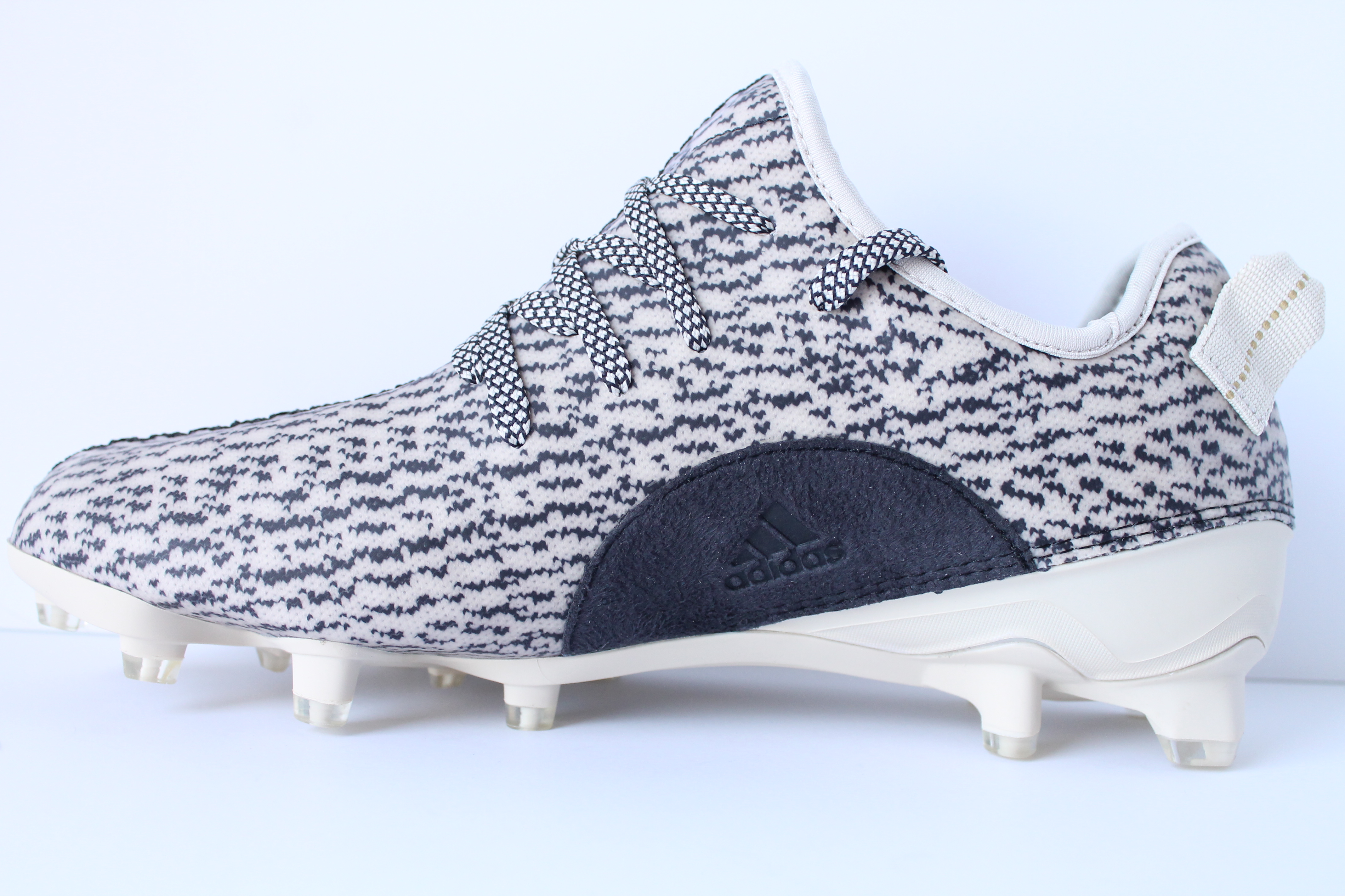 yeezy turtle dove cleats