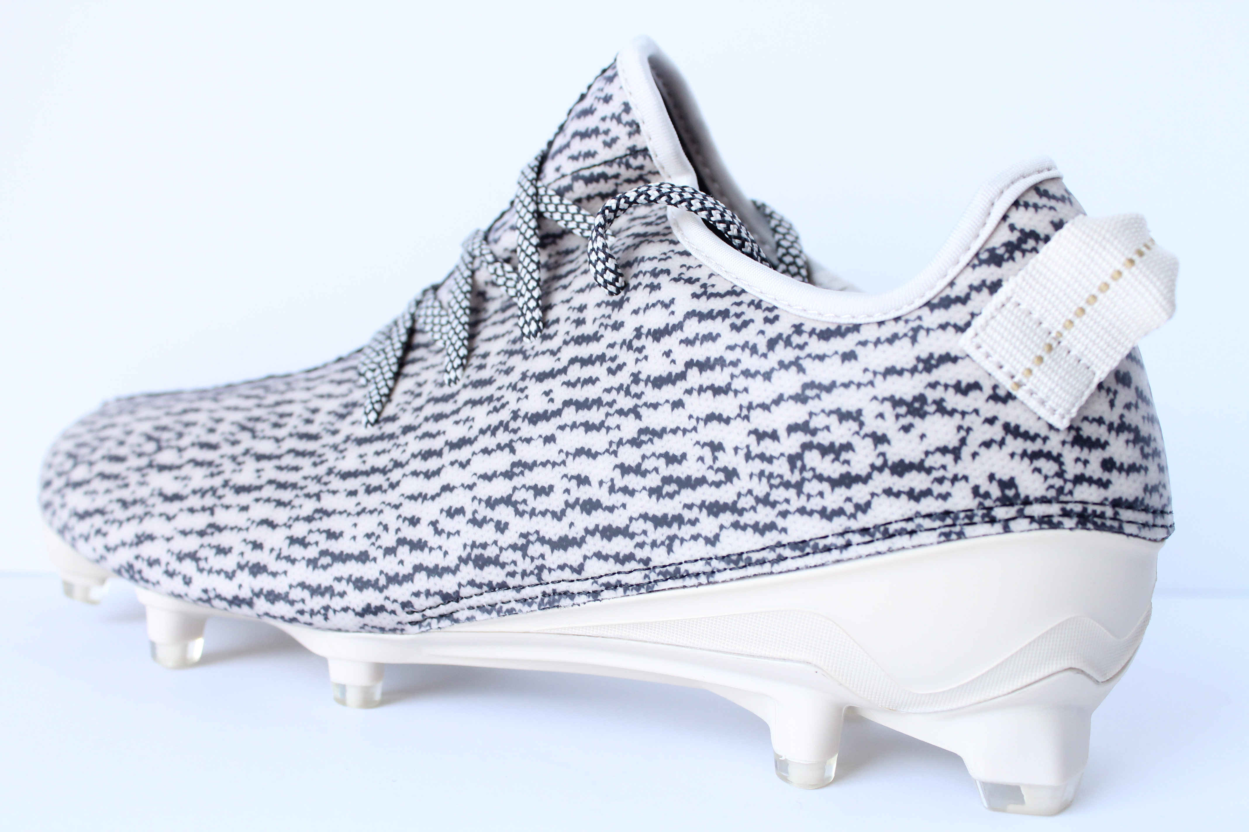 yeezy turtle dove cleats