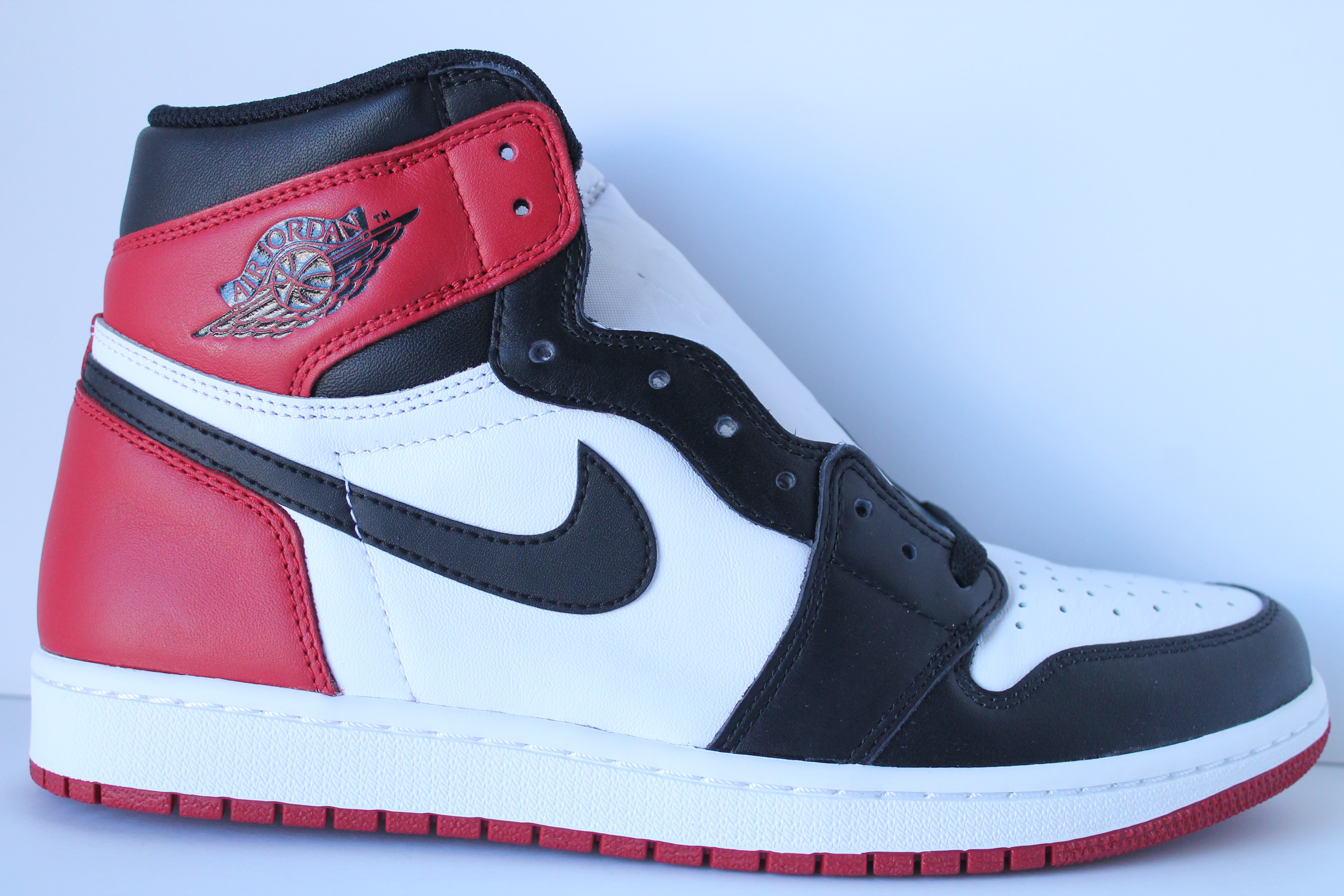 Air Jordan1 Retro High Black Toe