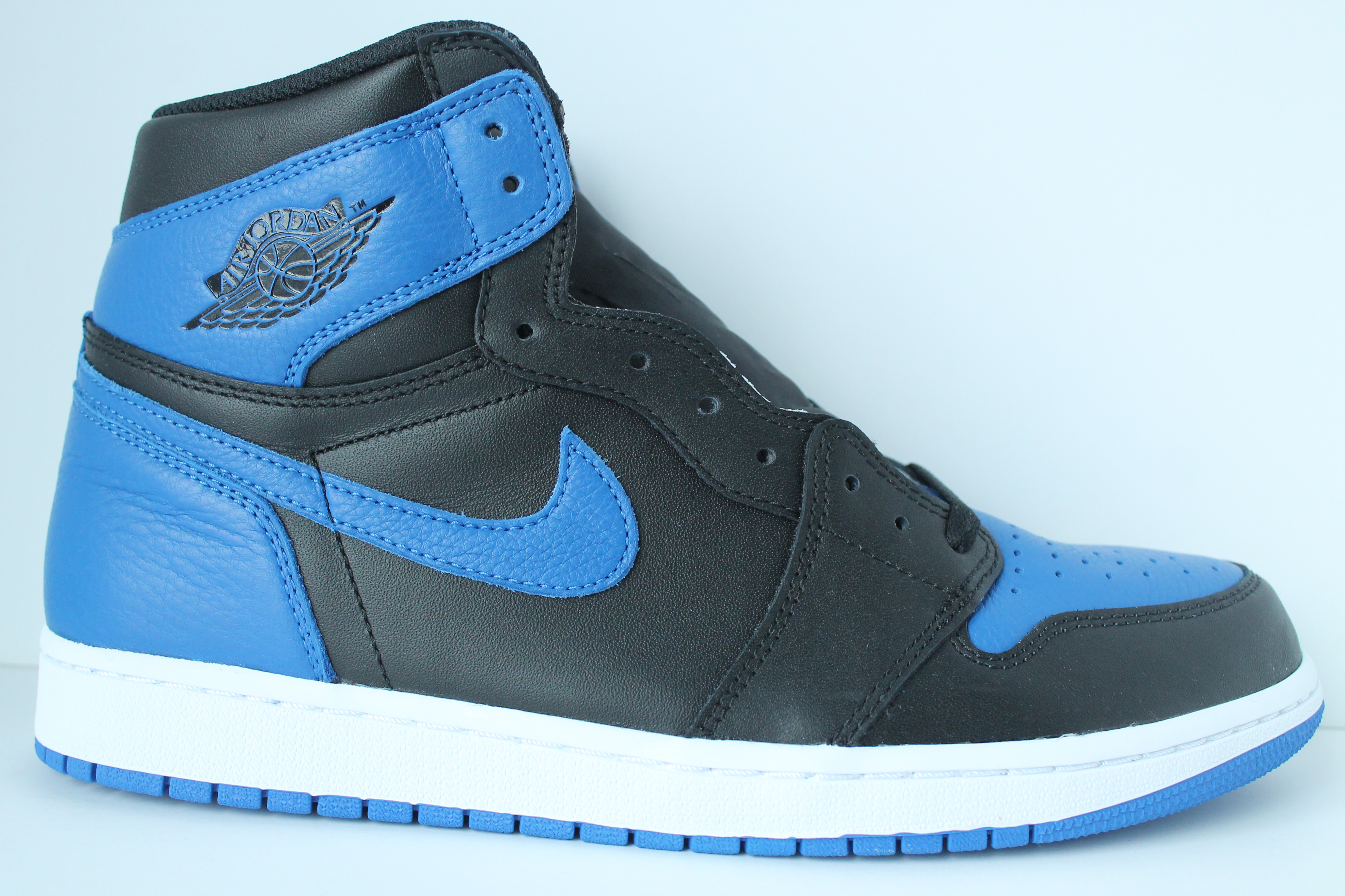 Air Jordan 1 Retro High OG Royal