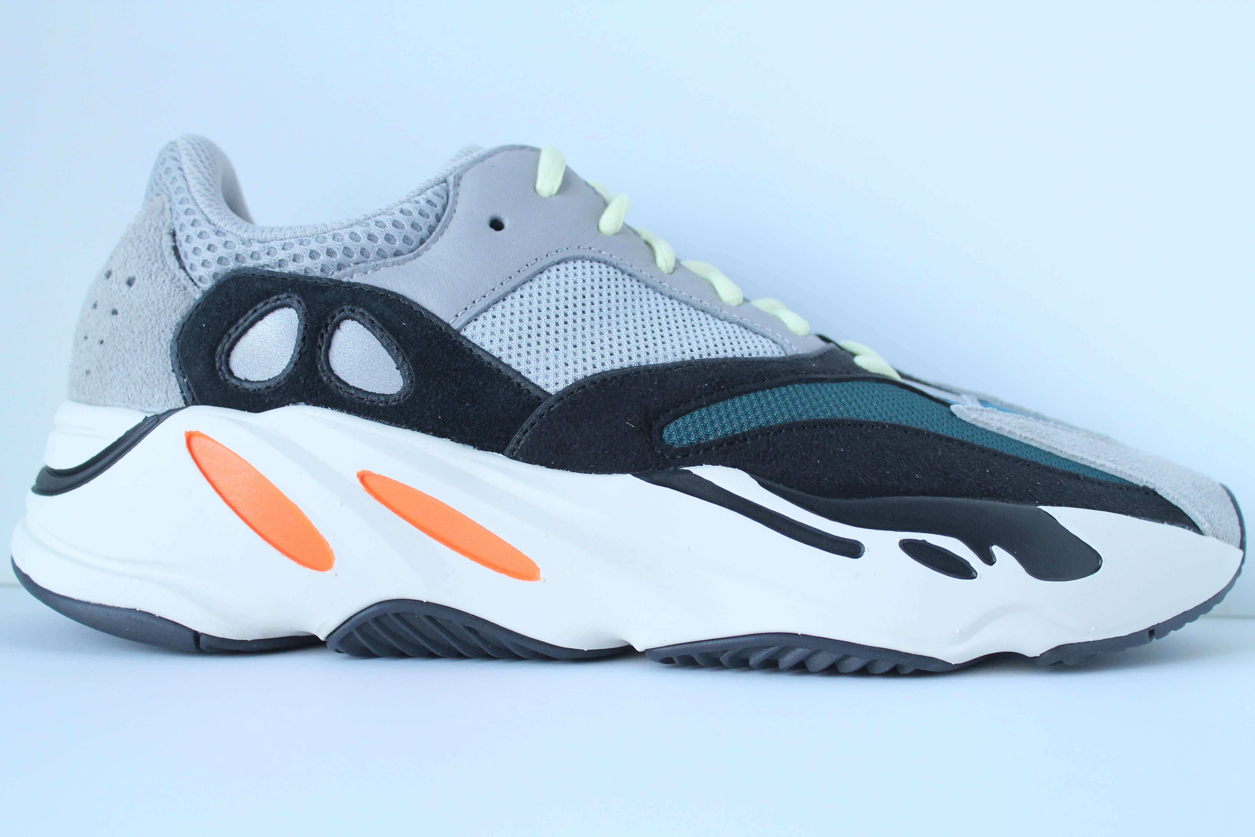 adidas Yeezy Boost 700 - Wave Runner