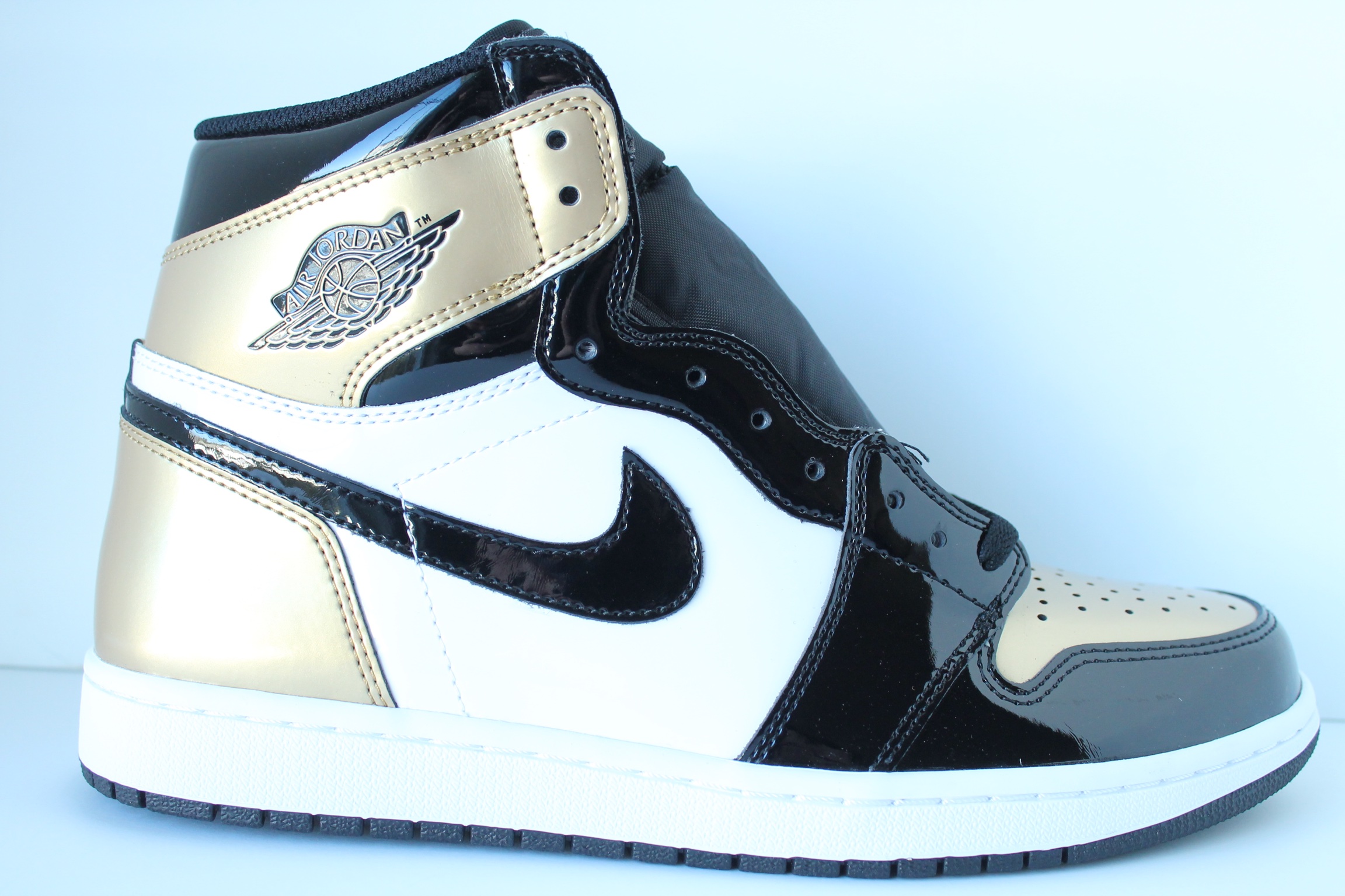 Air Jordan 1 Retro OG NRG Gold Toe