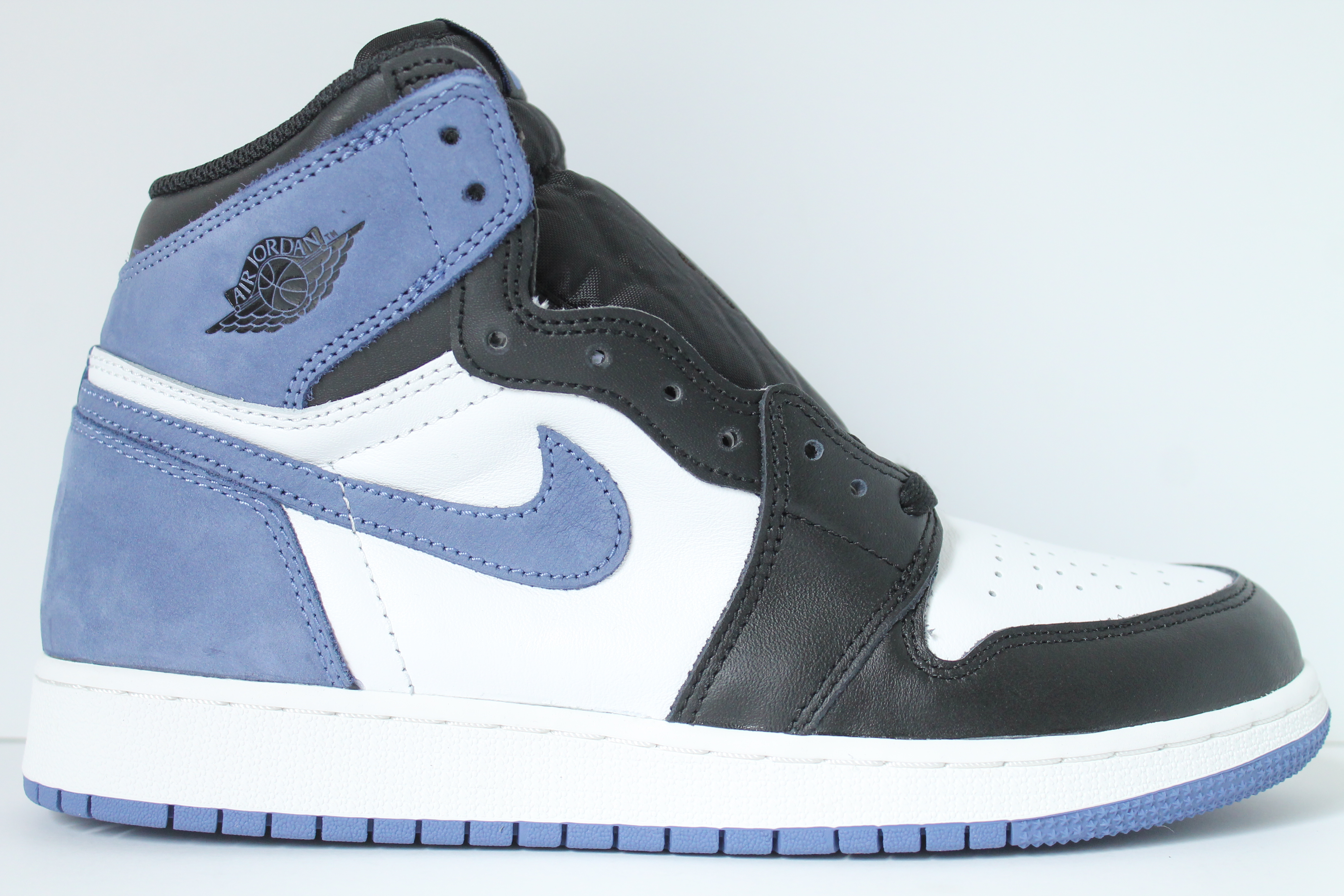 Air Jordan 1 Retro High OG Grade School Blue Moon