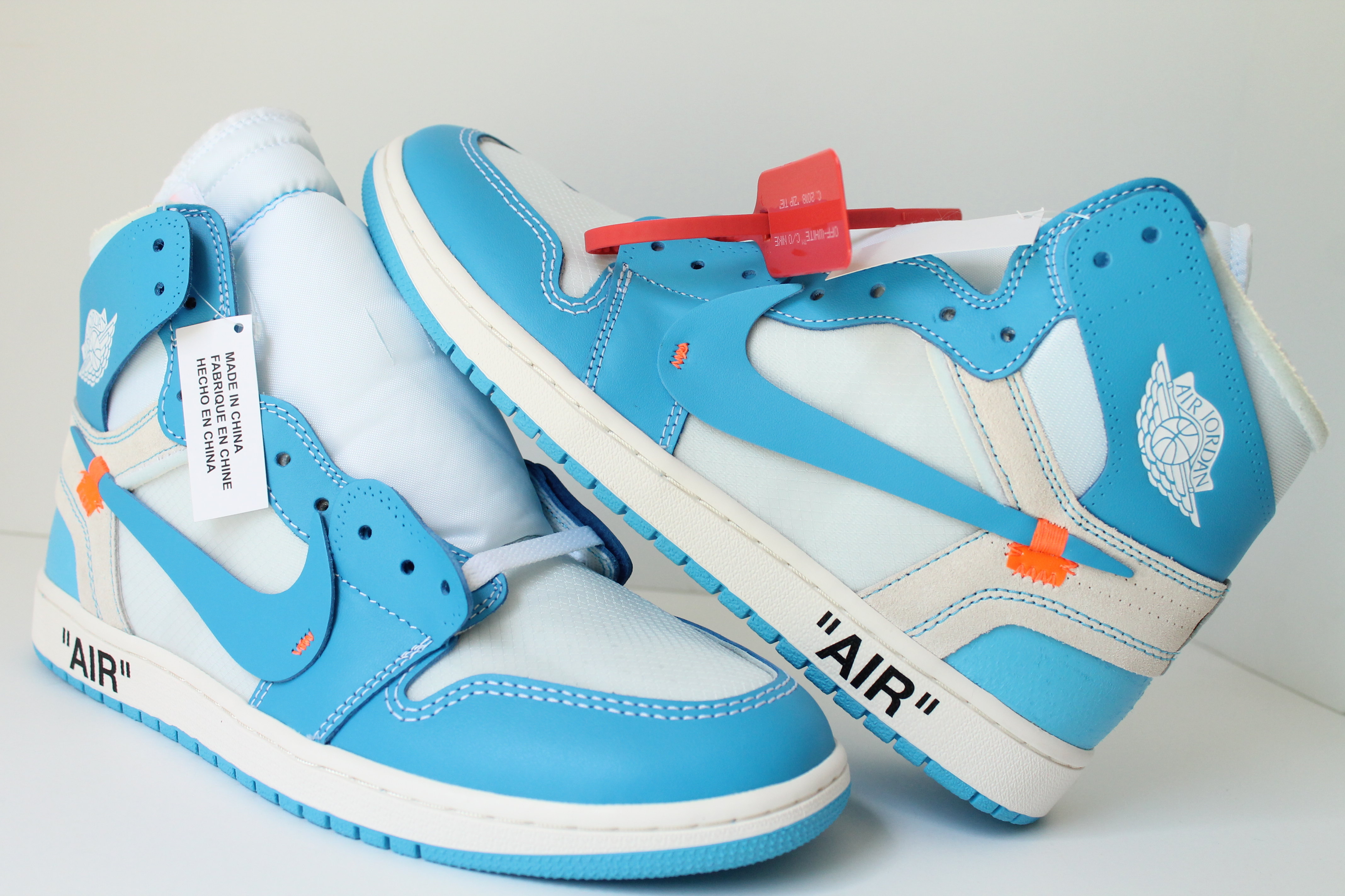 godmeetsfashion on X: VIRGIL ABLOHがMET GALA 2018でOFF-WHITE × NIKE AIR  JORDAN 1 DARK POWDER BLUE / UNCを初披露👀    / X