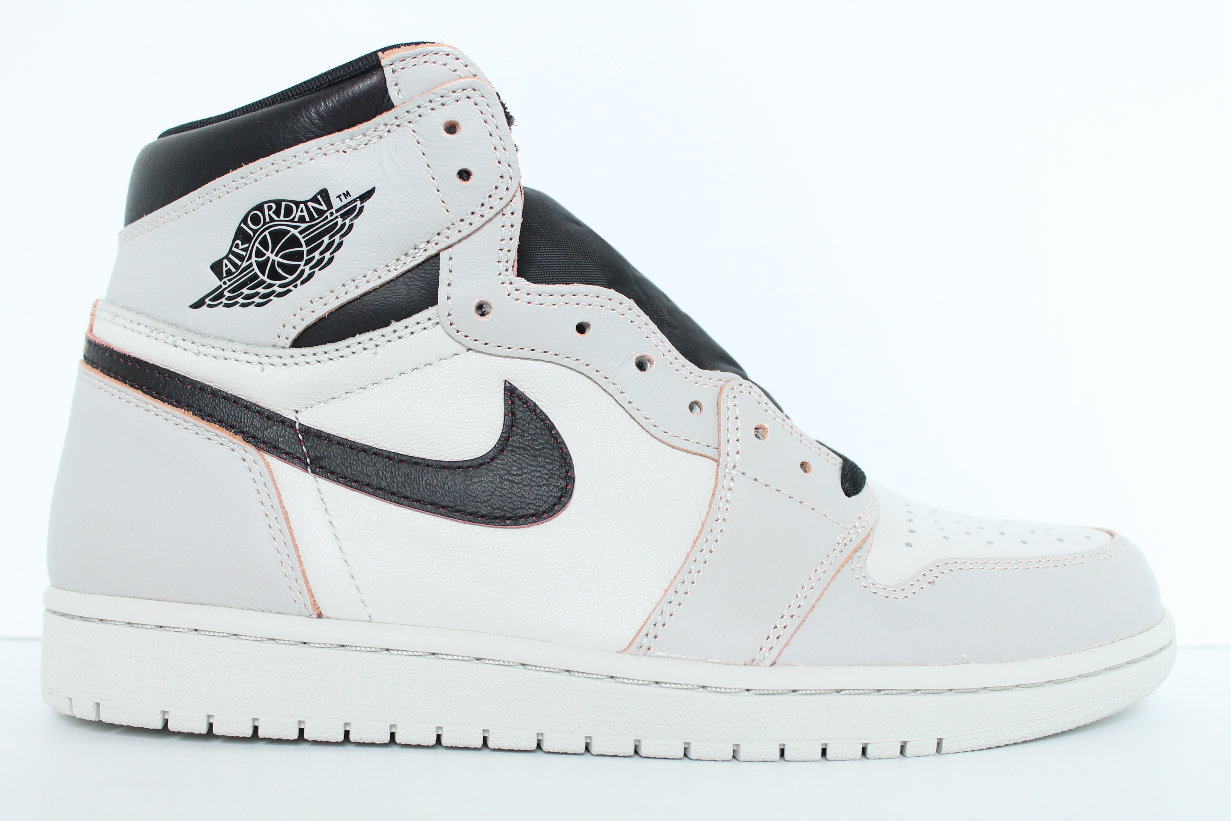 Air Jordan 1 Retro High SB Light Bone - NYC to Paris