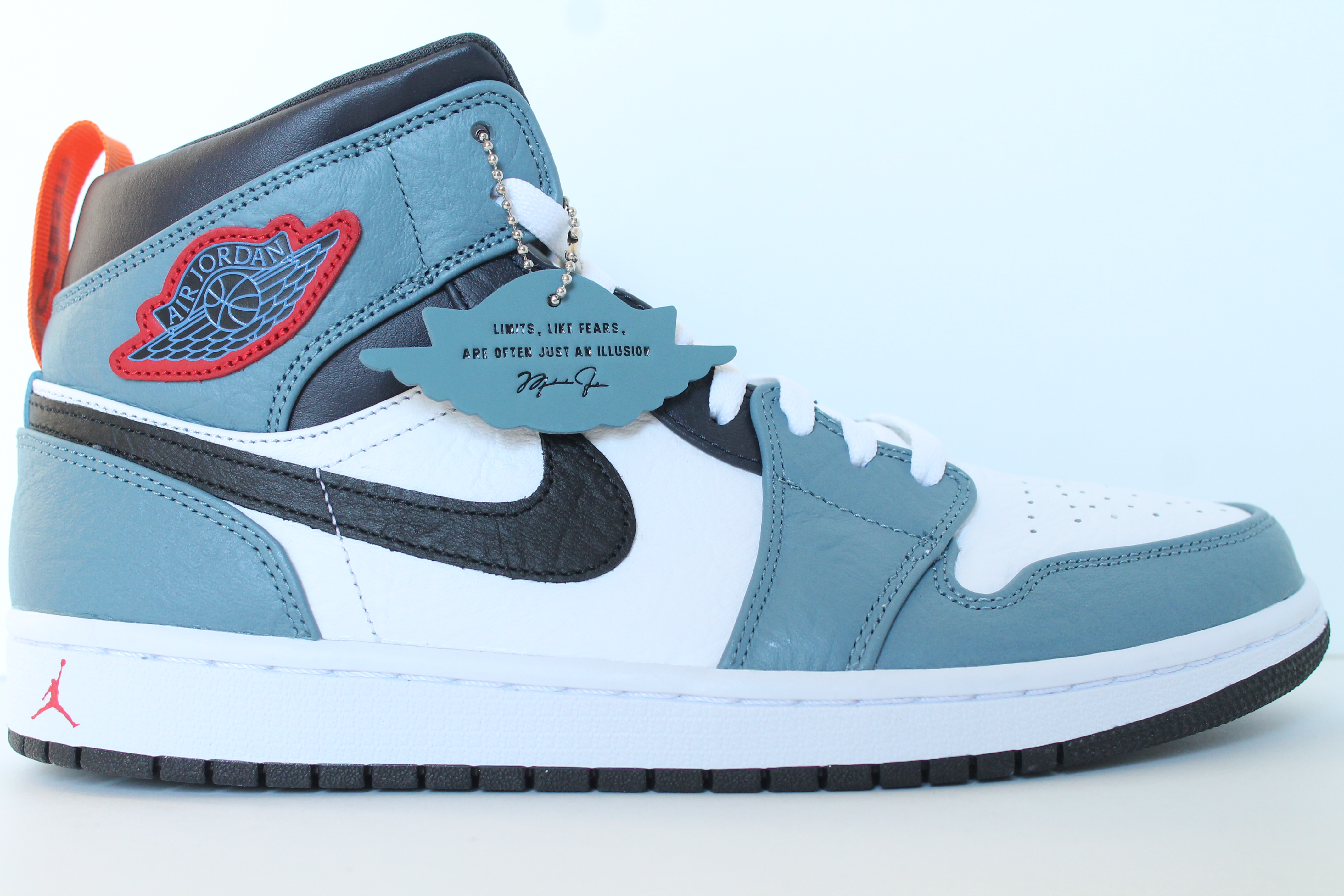 AuthentKicks | Air Jordan 1 Retro Mid Fearless Facetasm