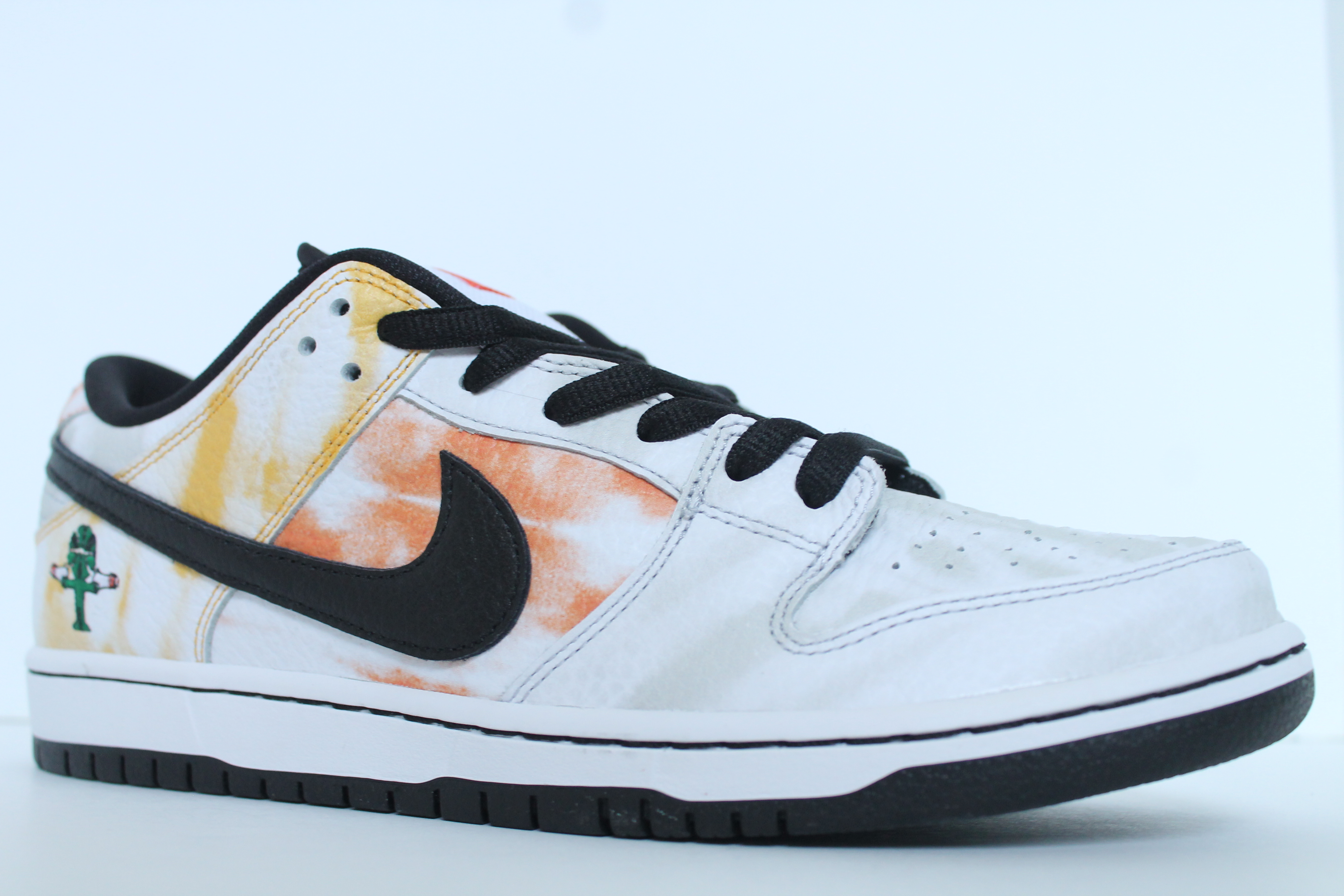 nike dunk raygun white