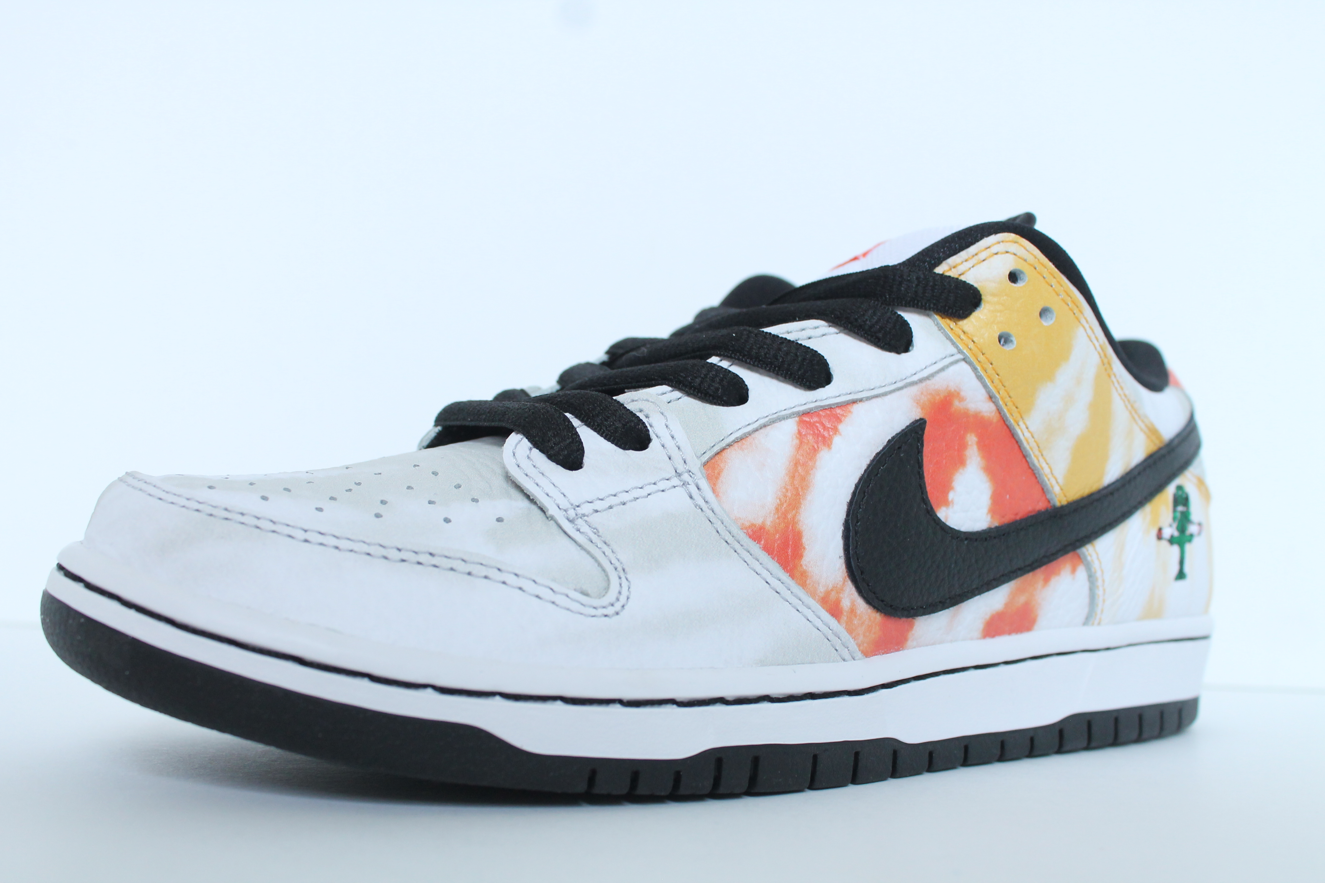 nike dunk raygun white