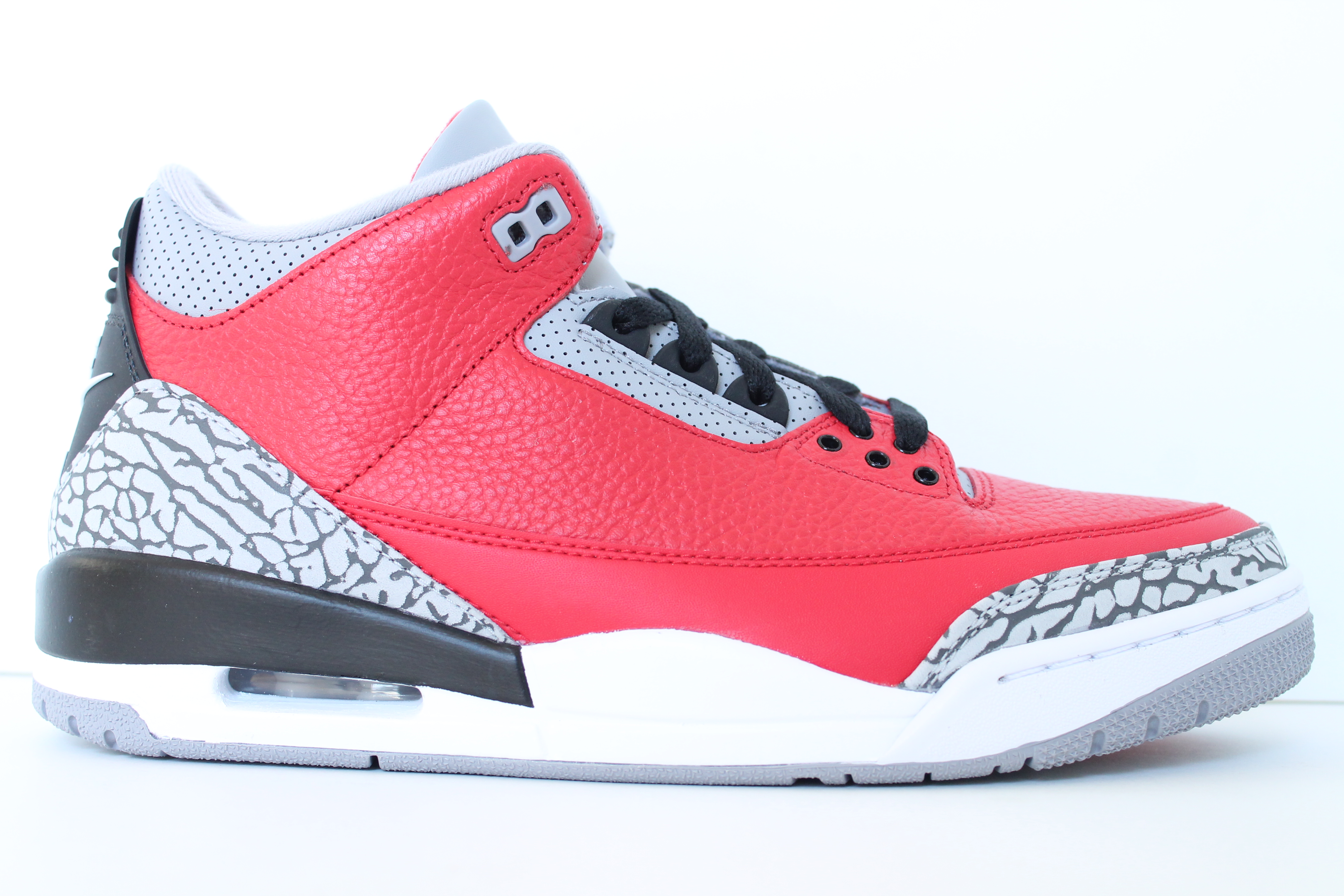 Air Jordan 3 Retro Chicago Exclusive - Red