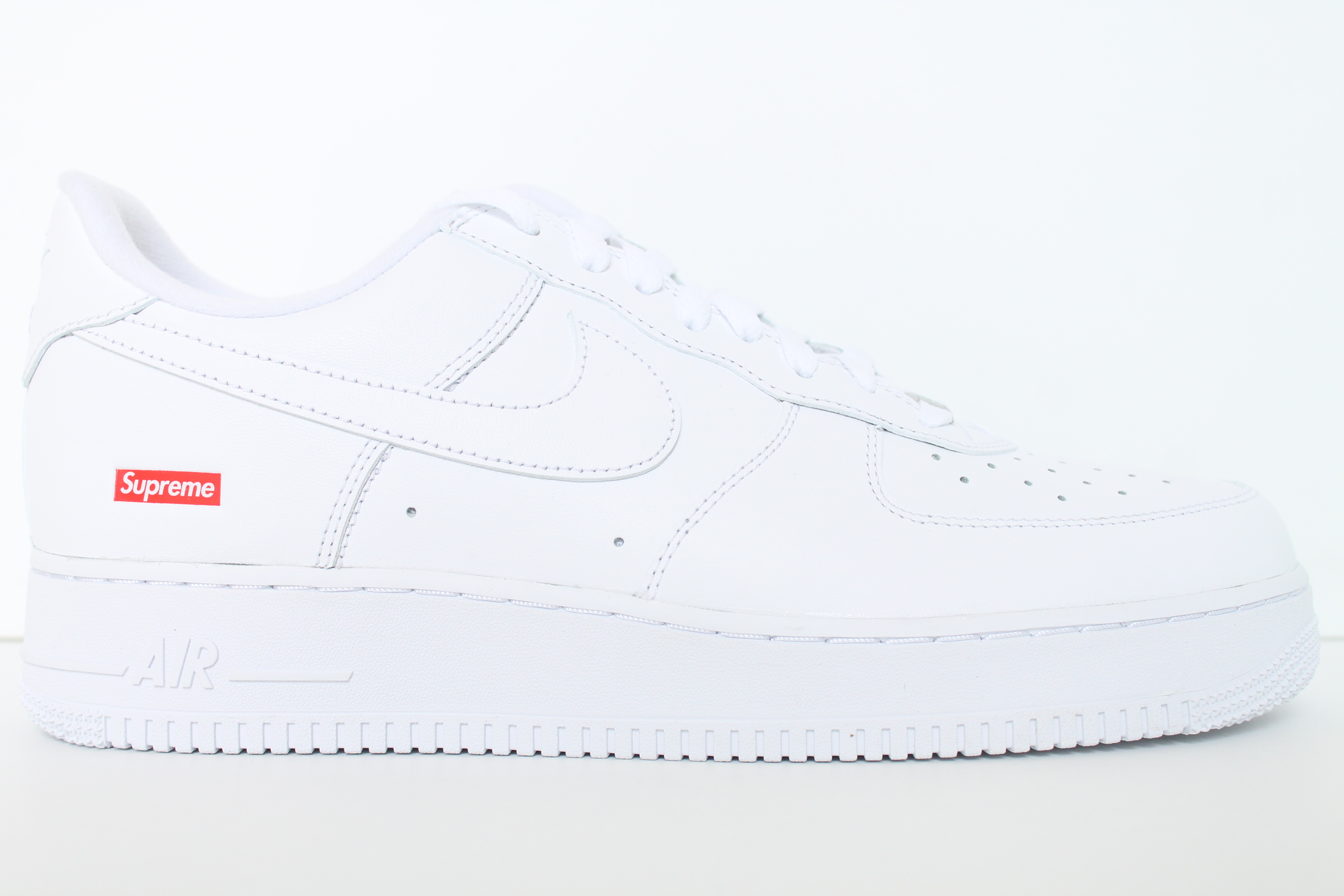 Supreme®/Nike® Air Force 1 Low - White