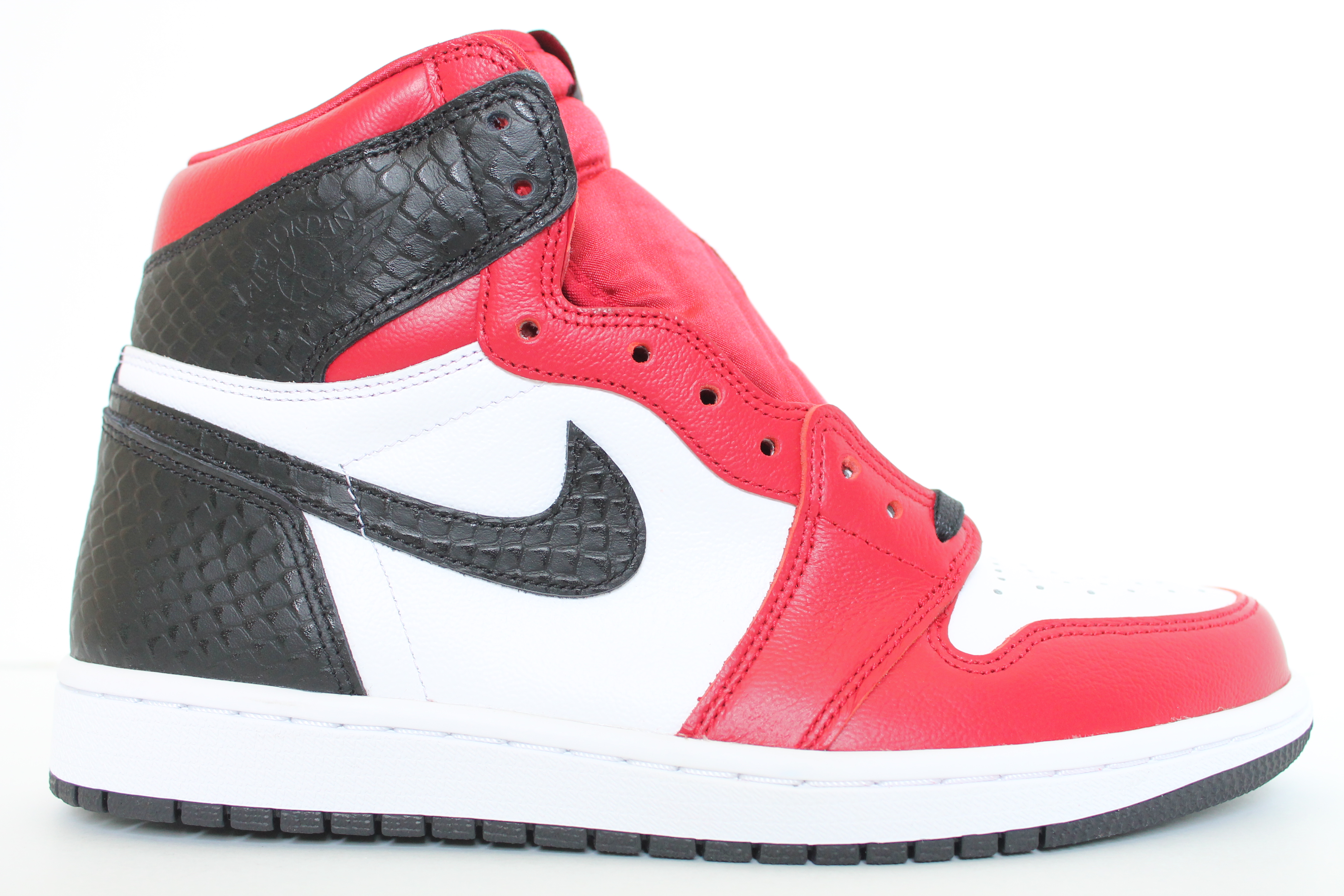 WMNS Air Jordan 1 Retro High OG - Satin Red