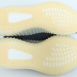 adidas Yeezy Boost 350 V2 - Carbon