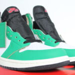 Air Jordan 1 Retro High WMNS Lucky Green
