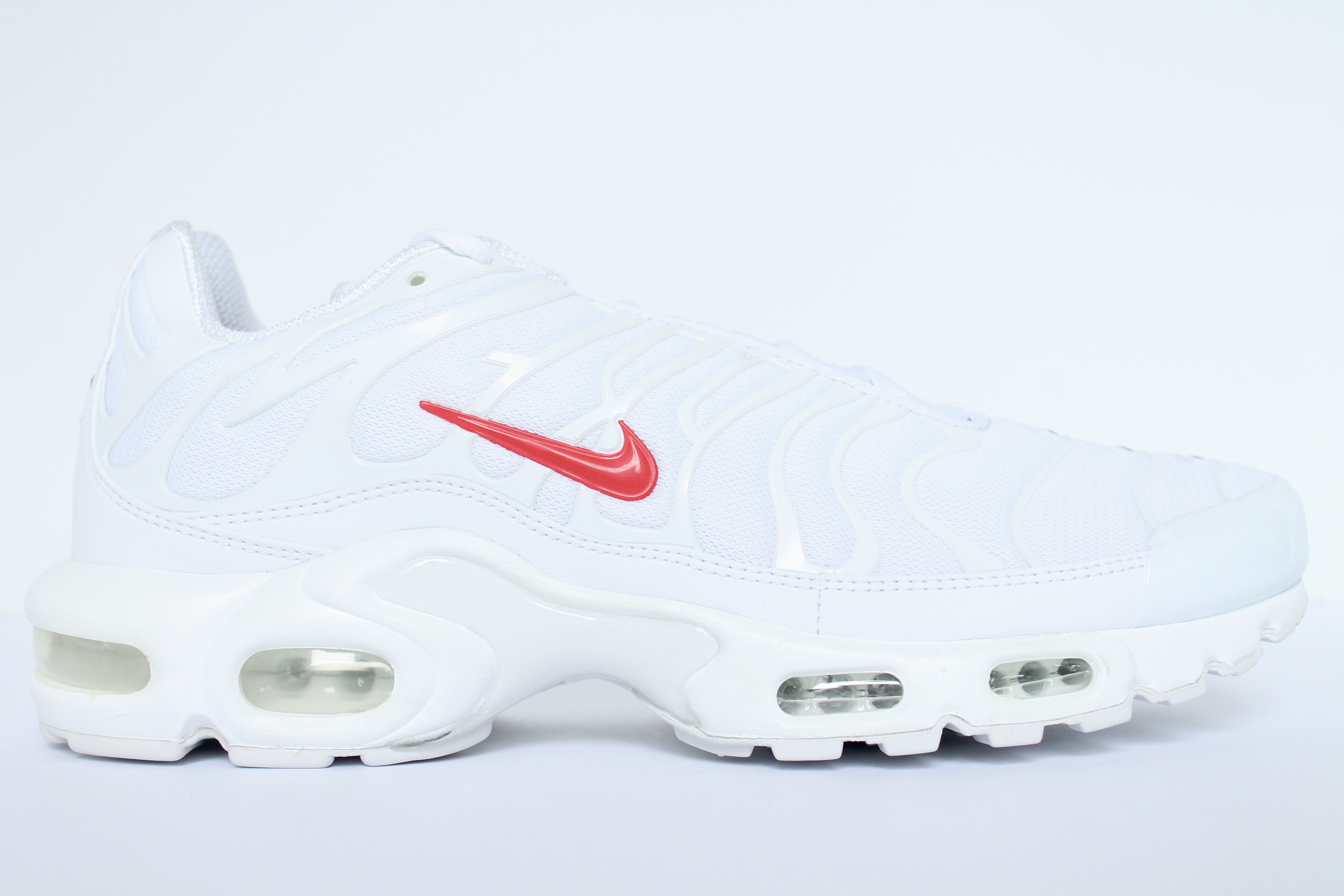 Nike Air Max Plus x Supreme - White