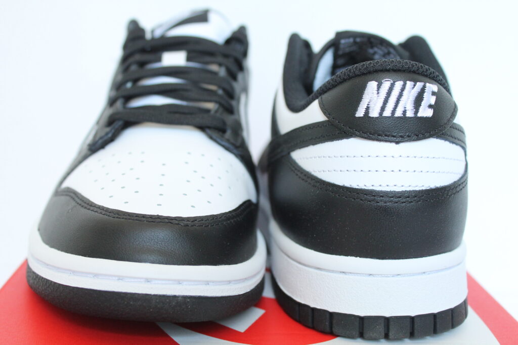 dunk low black white size 7