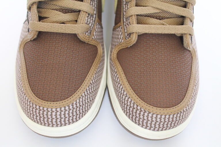 dunk low canteen on feet